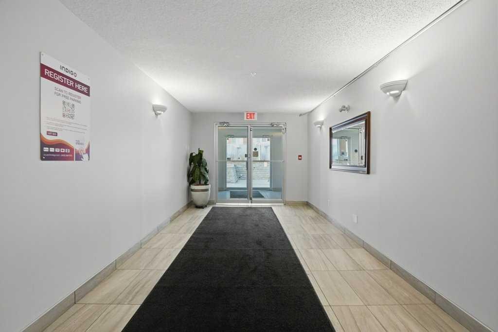 5106-70 Panamount Drive Nw, Calgary, AB - Indoor Photo Showing Other Room