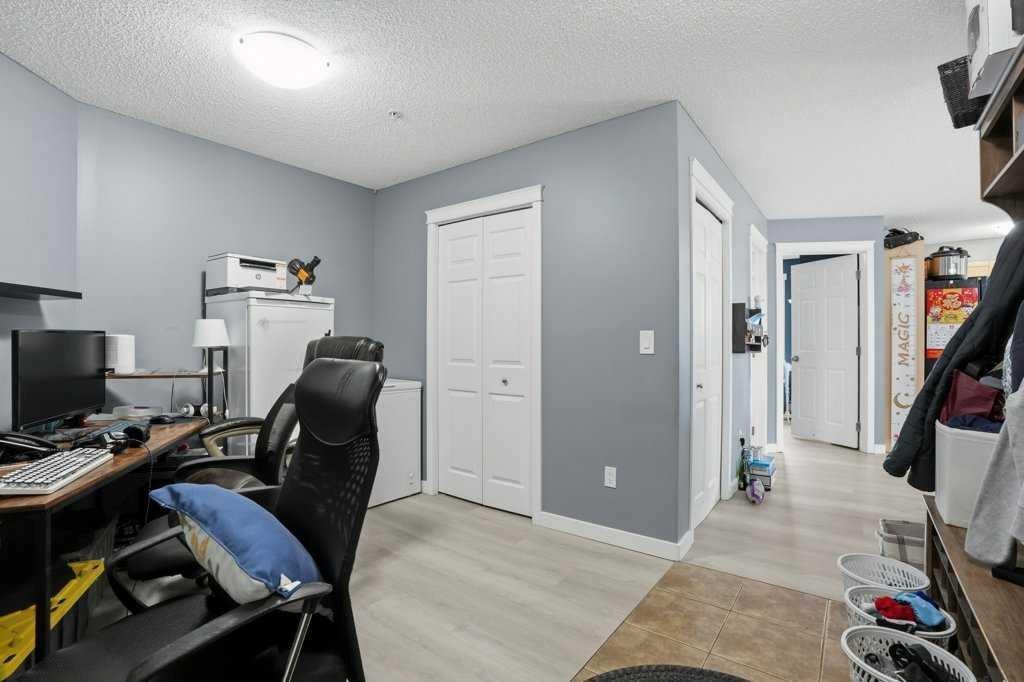 5106-70 Panamount Drive Nw, Calgary, AB - Indoor Photo Showing Office
