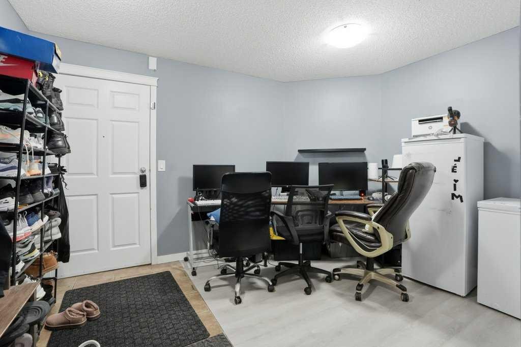 5106-70 Panamount Drive Nw, Calgary, AB - Indoor Photo Showing Office