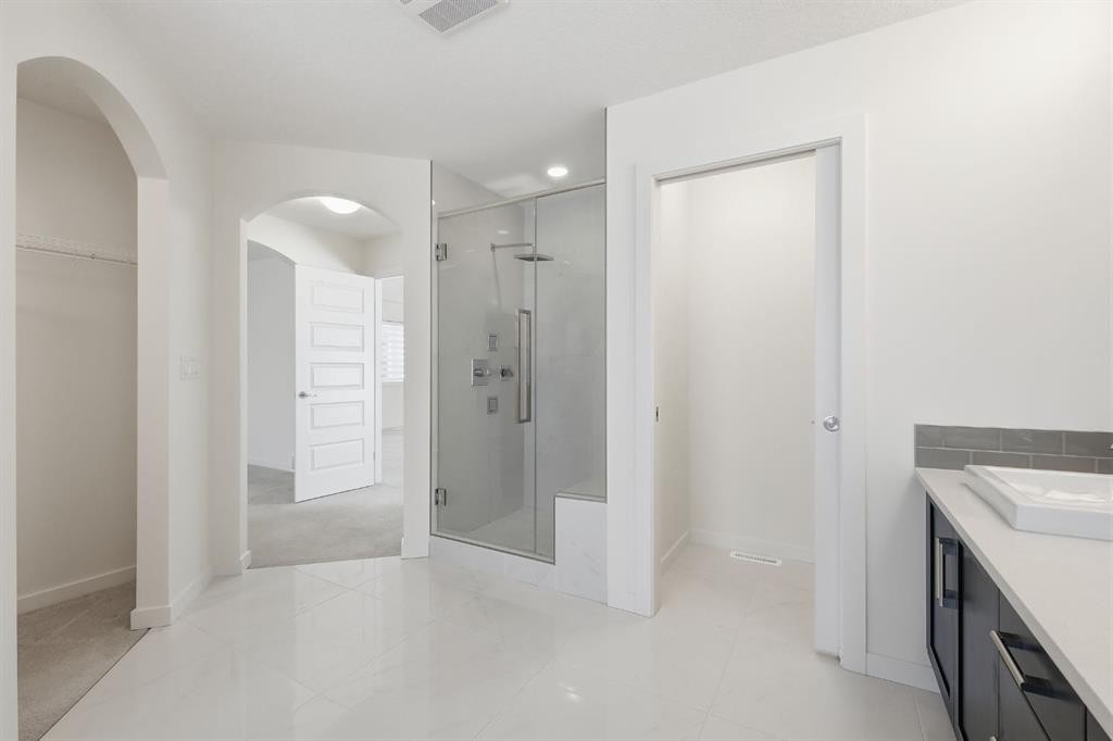 101 Evansborough Green Nw, Calgary, AB - Indoor Photo Showing Bathroom