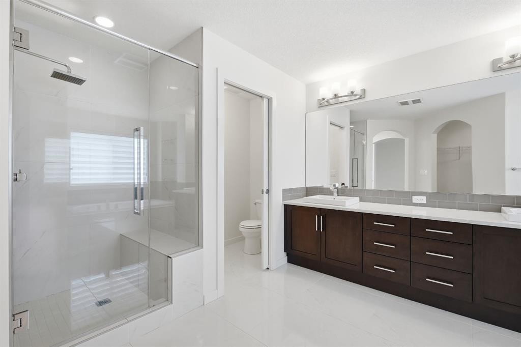 101 Evansborough Green Nw, Calgary, AB - Indoor Photo Showing Bathroom
