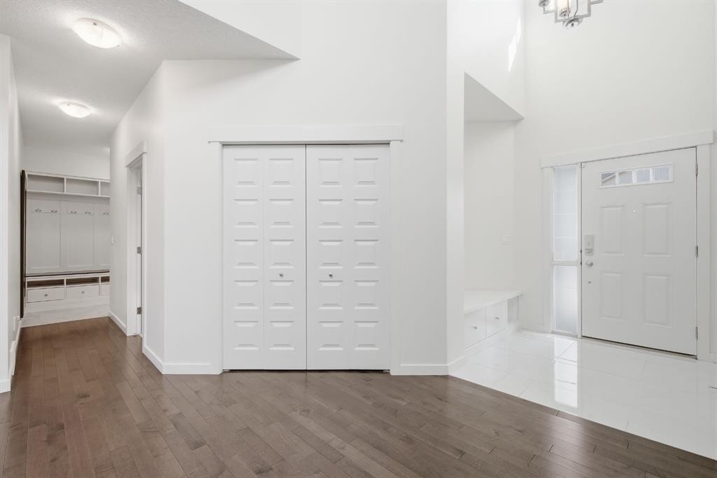 101 Evansborough Green Nw, Calgary, AB - Indoor Photo Showing Other Room