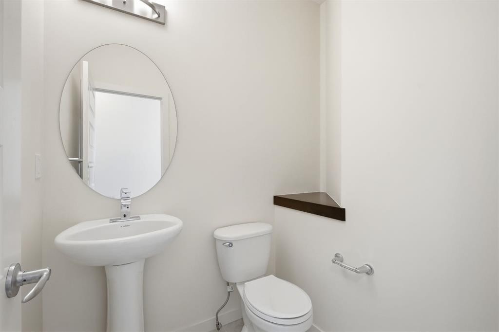 101 Evansborough Green Nw, Calgary, AB - Indoor Photo Showing Bathroom