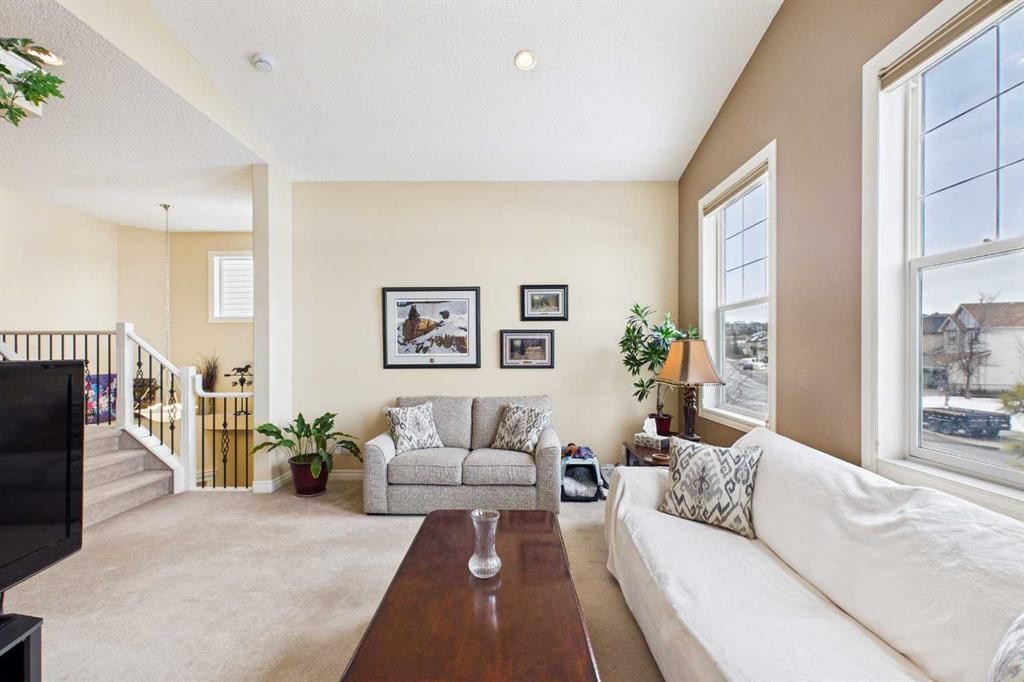 167 Evanston View Nw, Calgary, AB - Indoor Photo Showing Living Room