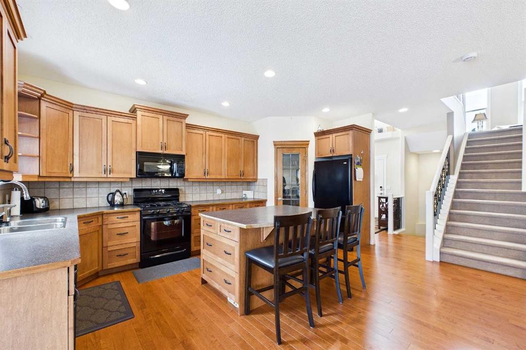 167 Evanston View Nw, Calgary, AB - Indoor Photo Showing Kitchen With Double Sink