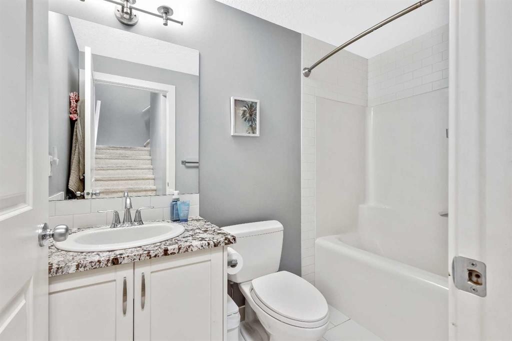 36 Cranarch Grove Se, Calgary, AB - Indoor Photo Showing Bathroom