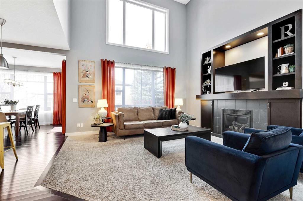 36 Cranarch Grove Se, Calgary, AB - Indoor Photo Showing Living Room