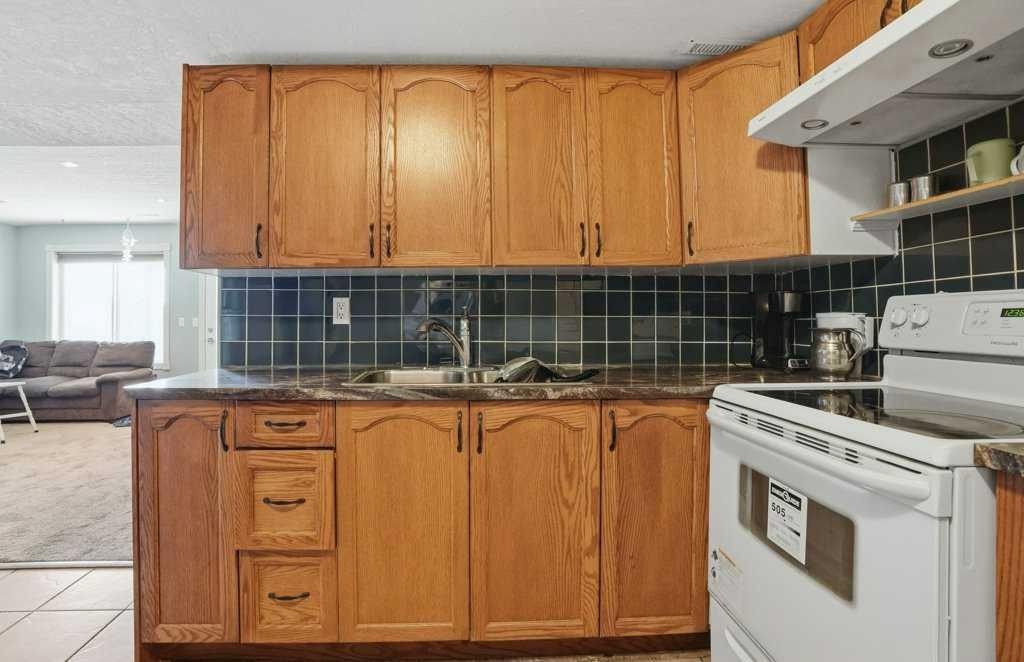 53 Saddlecrest Place Ne, Calgary, AB - Indoor Photo Showing Kitchen