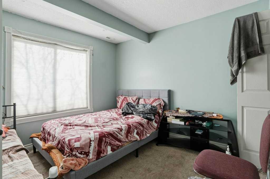 53 Saddlecrest Place Ne, Calgary, AB - Indoor Photo Showing Bedroom
