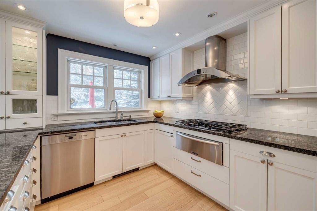 3920 Crestview Road Sw, Calgary, AB - Indoor Photo Showing Kitchen With Upgraded Kitchen