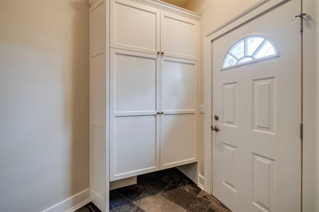 3920 Crestview Road Sw, Calgary, AB - Indoor Photo Showing Other Room
