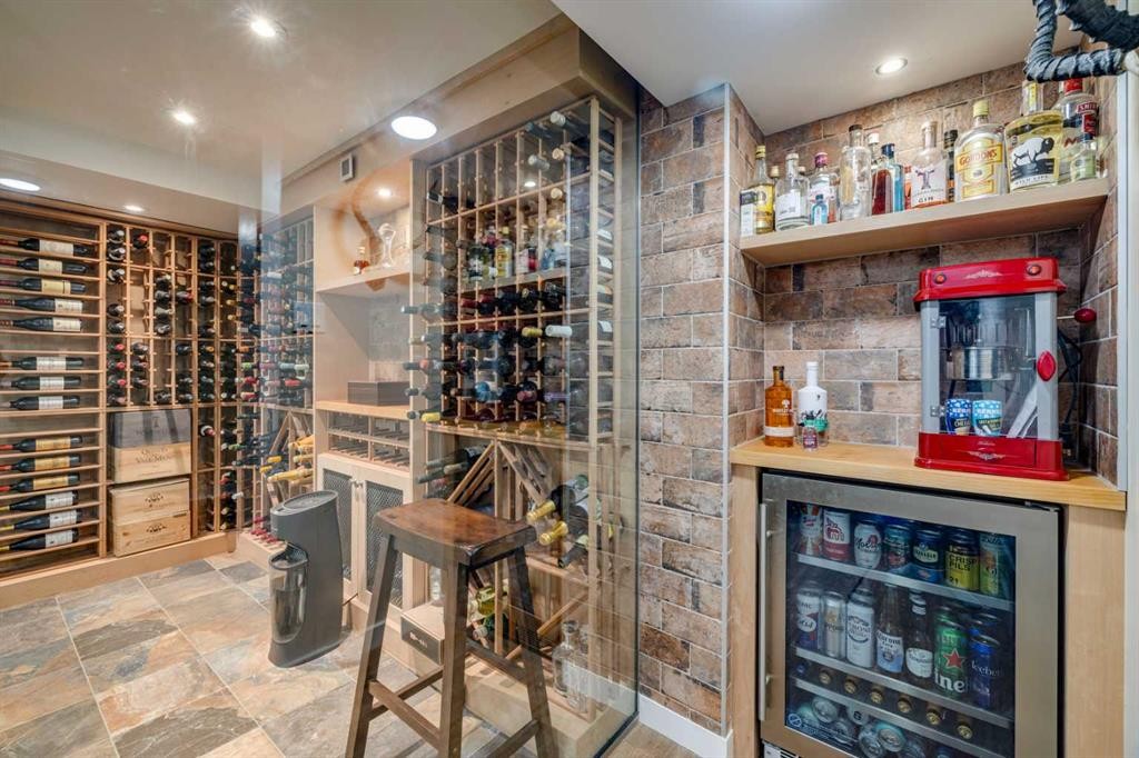 3920 Crestview Road Sw, Calgary, AB - Indoor Photo Showing Other Room