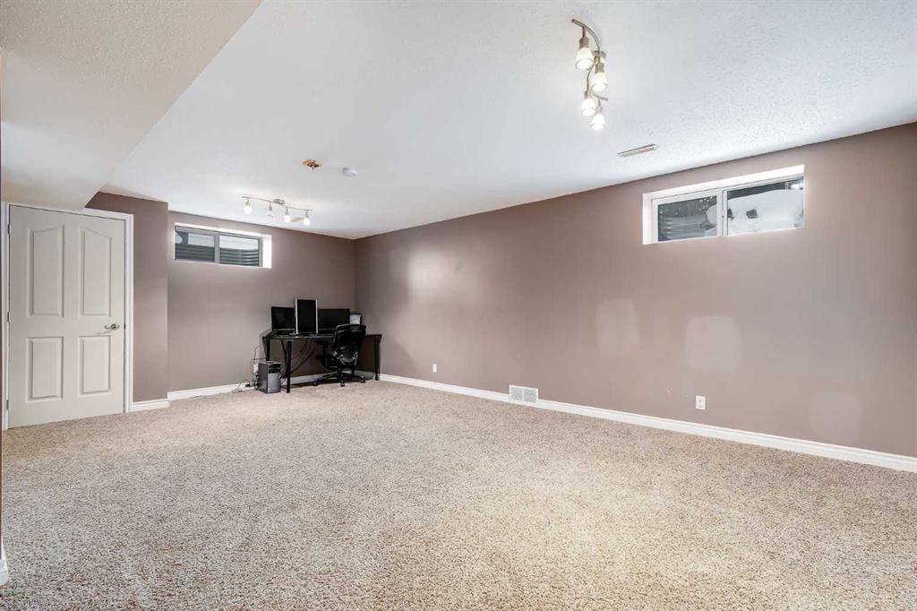 2 Everridge Villas Sw, Calgary, AB - Indoor