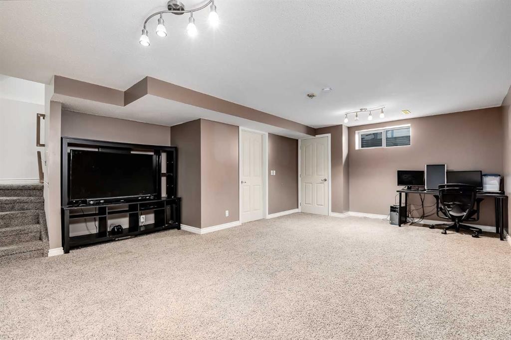 2 Everridge Villas Sw, Calgary, AB - Indoor