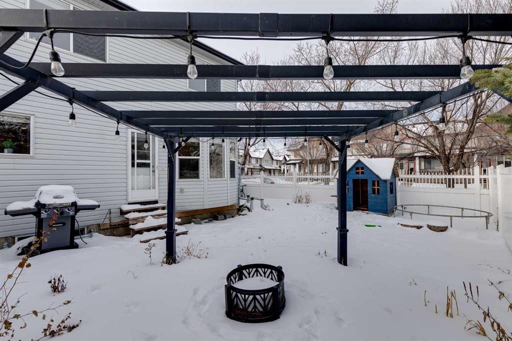 2 Everridge Villas Sw, Calgary, AB - Outdoor