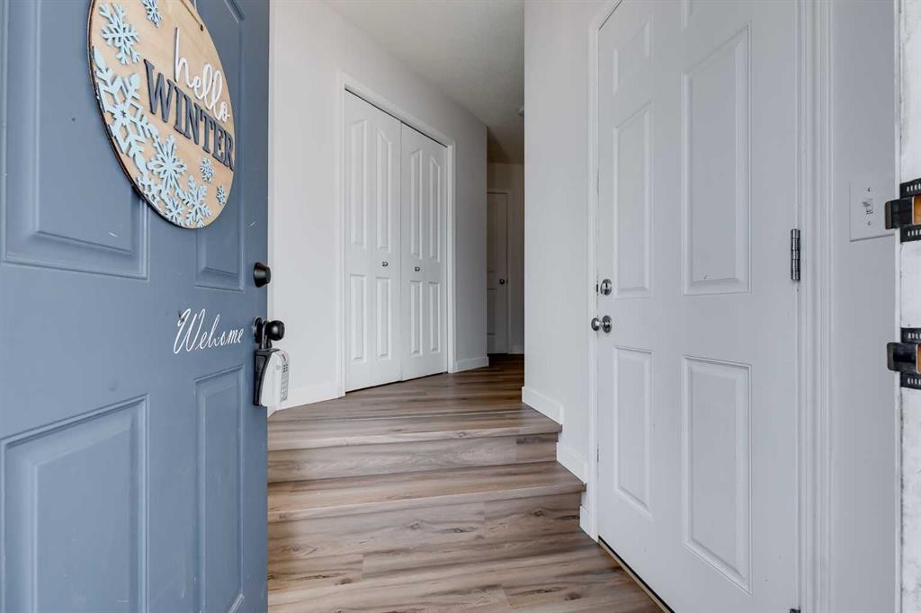 2 Everridge Villas Sw, Calgary, AB - Indoor Photo Showing Other Room