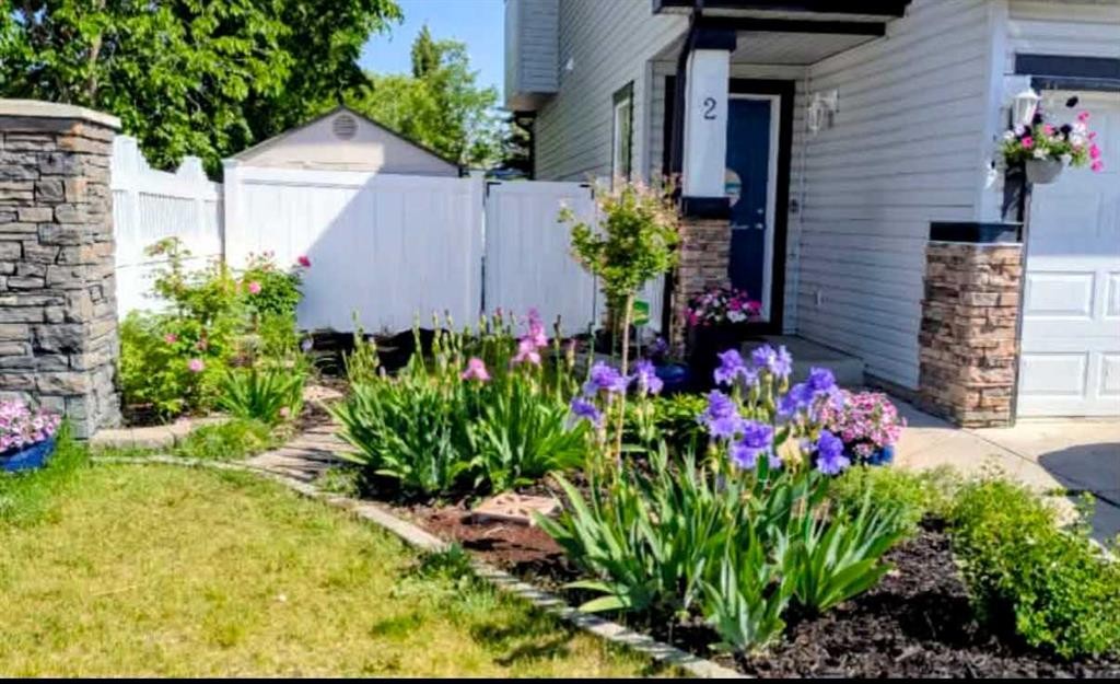2 Everridge Villas Sw, Calgary, AB - Outdoor