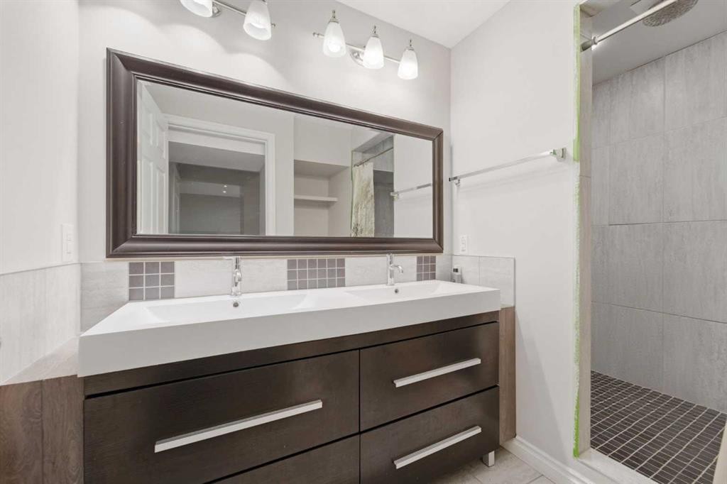 43 Martindale Court Ne, Calgary, AB - Indoor Photo Showing Bathroom