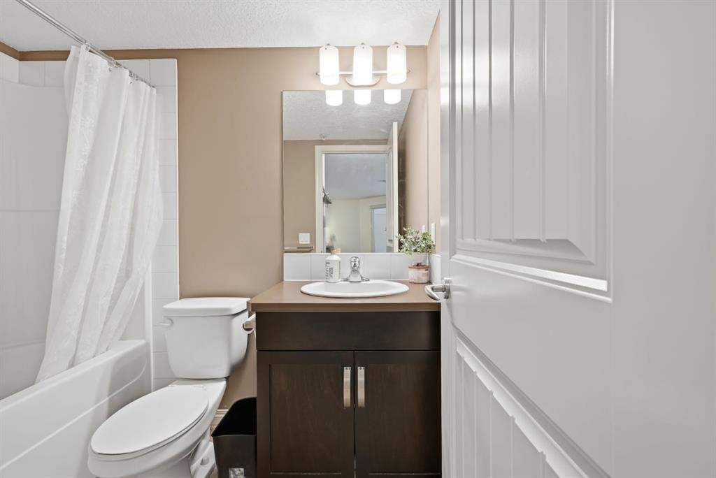 2119-175 Panatella Hill Nw, Calgary, AB - Indoor Photo Showing Bathroom