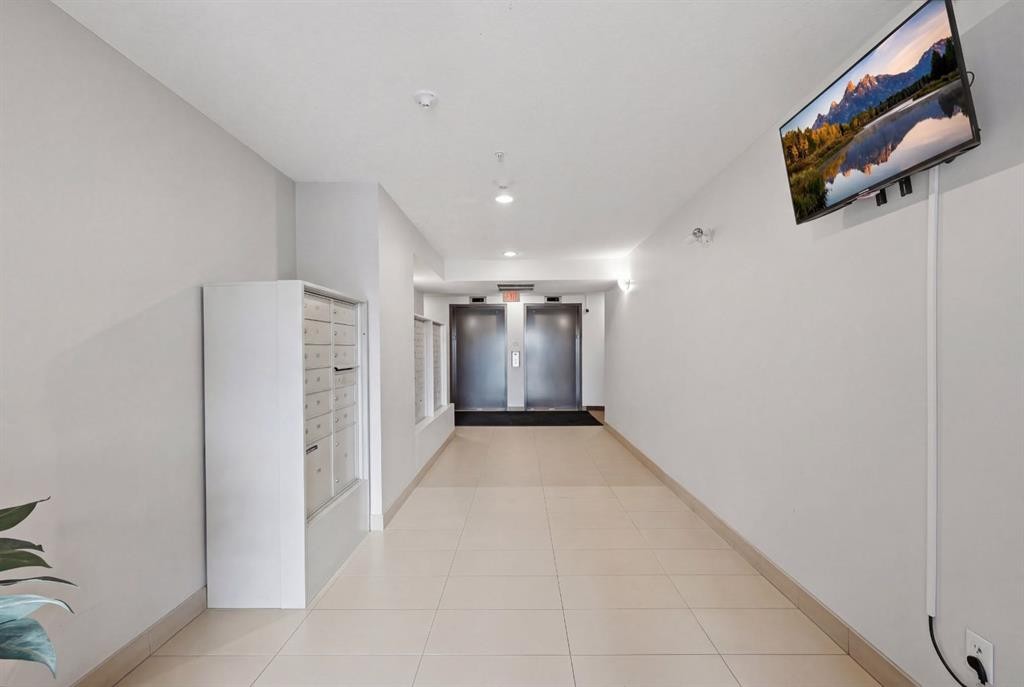 2119-175 Panatella Hill Nw, Calgary, AB - Indoor Photo Showing Other Room