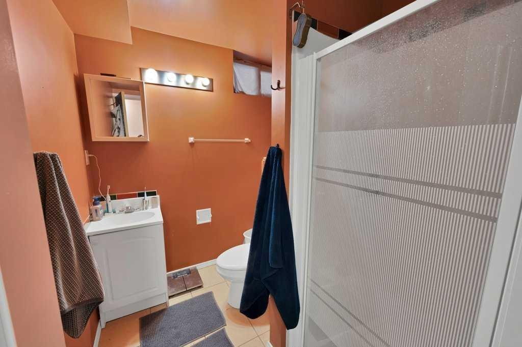 480 Midridge Drive Se, Calgary, AB - Indoor Photo Showing Bathroom