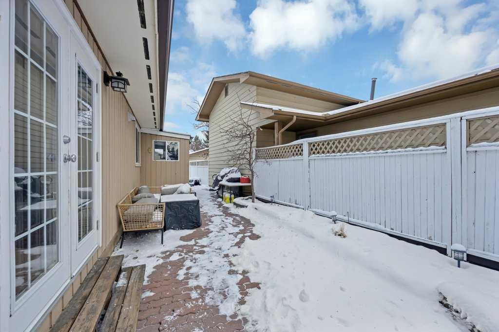 480 Midridge Drive Se, Calgary, AB - Outdoor With Exterior