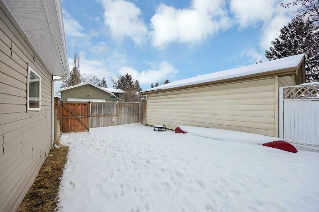 480 Midridge Drive Se, Calgary, AB - Outdoor With Exterior