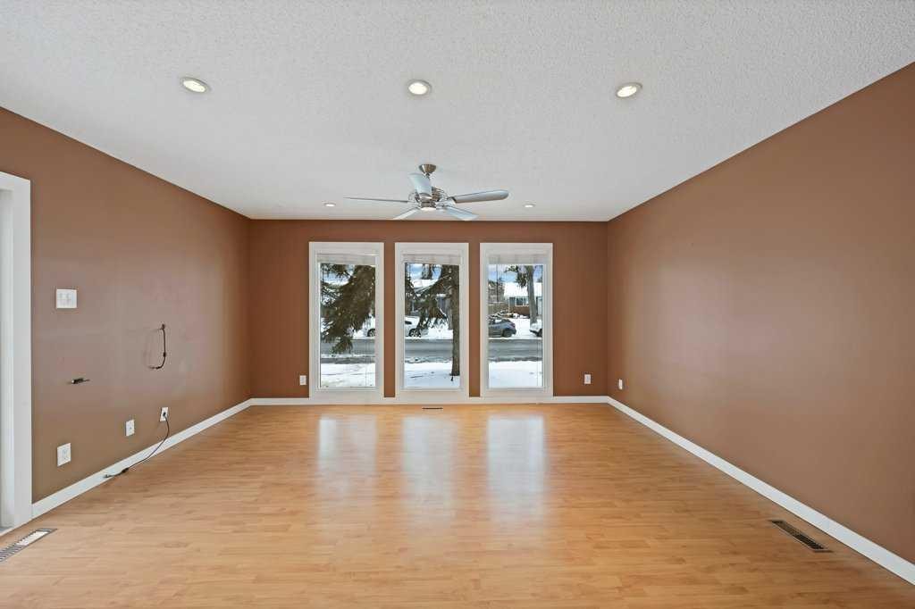 480 Midridge Drive Se, Calgary, AB - Indoor Photo Showing Other Room