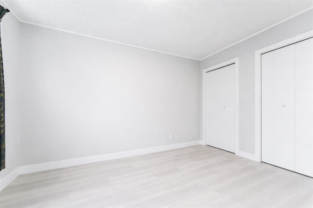 6420 26 Avenue Ne, Calgary, AB - Indoor Photo Showing Other Room