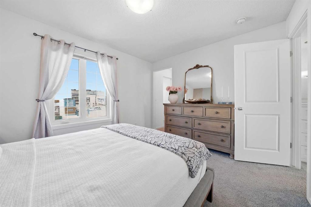 189 Mahogany Drive, Calgary, AB - Indoor Photo Showing Bedroom