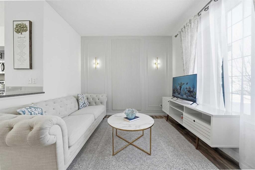 189 Mahogany Drive, Calgary, AB - Indoor Photo Showing Living Room