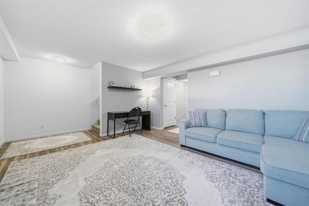 189 Mahogany Drive, Calgary, AB - Indoor Photo Showing Living Room