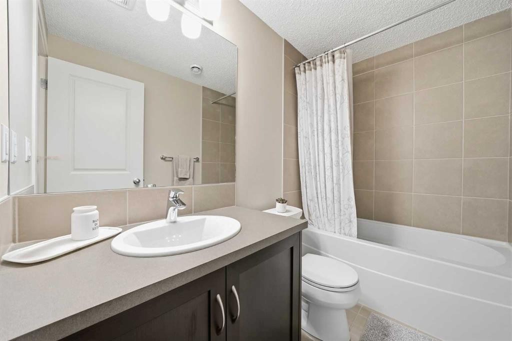 189 Mahogany Drive, Calgary, AB - Indoor Photo Showing Bathroom