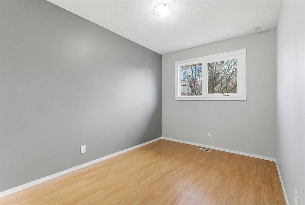 6137 Maddock Drive Ne, Calgary, AB - Indoor Photo Showing Other Room
