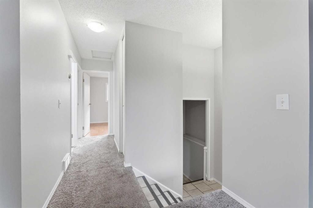 6137 Maddock Drive Ne, Calgary, AB - Indoor Photo Showing Other Room