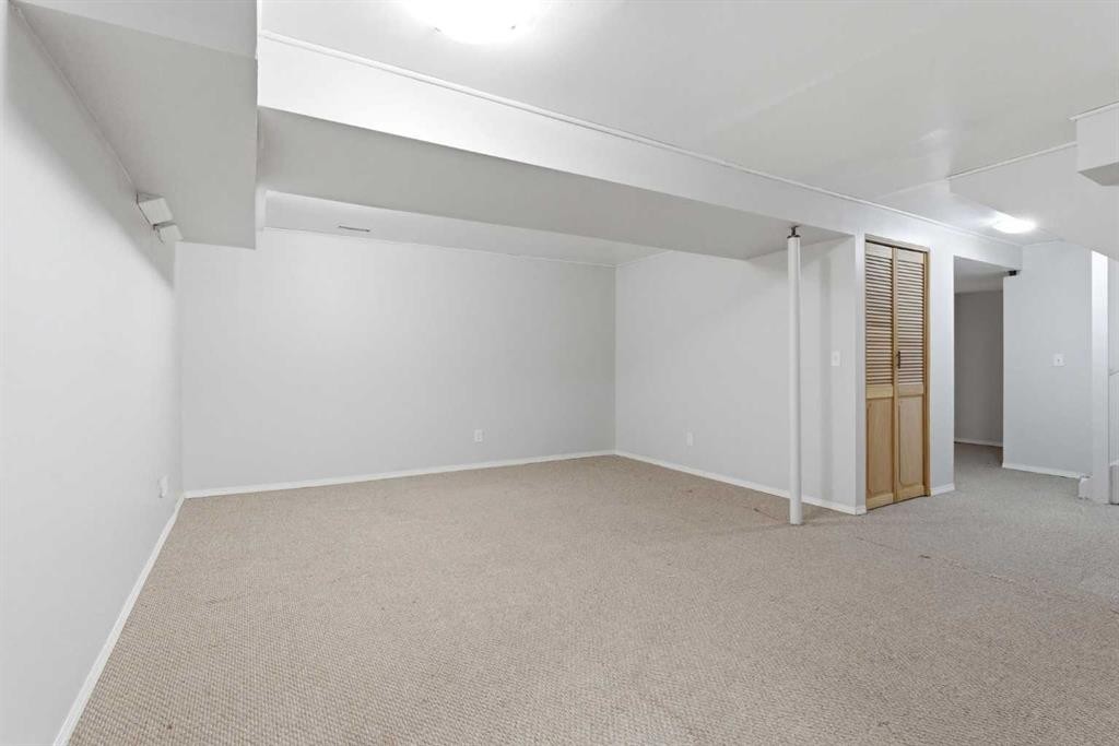 6137 Maddock Drive Ne, Calgary, AB - Indoor Photo Showing Other Room