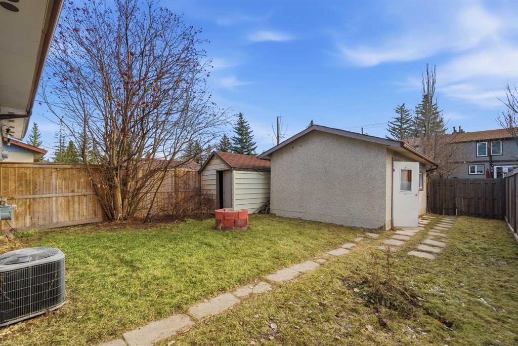 6137 Maddock Drive Ne, Calgary, AB - Outdoor