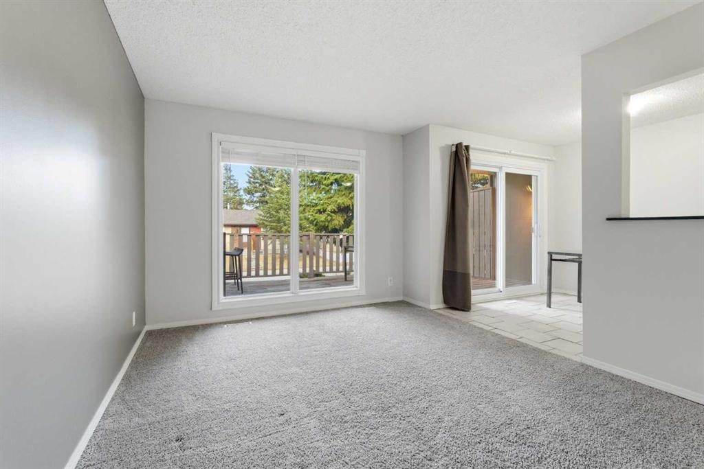 6137 Maddock Drive Ne, Calgary, AB - Indoor Photo Showing Other Room