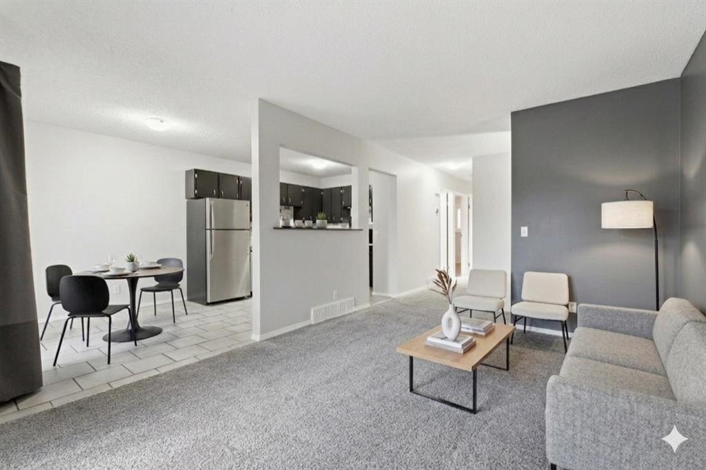 6137 Maddock Drive Ne, Calgary, AB - Indoor Photo Showing Other Room