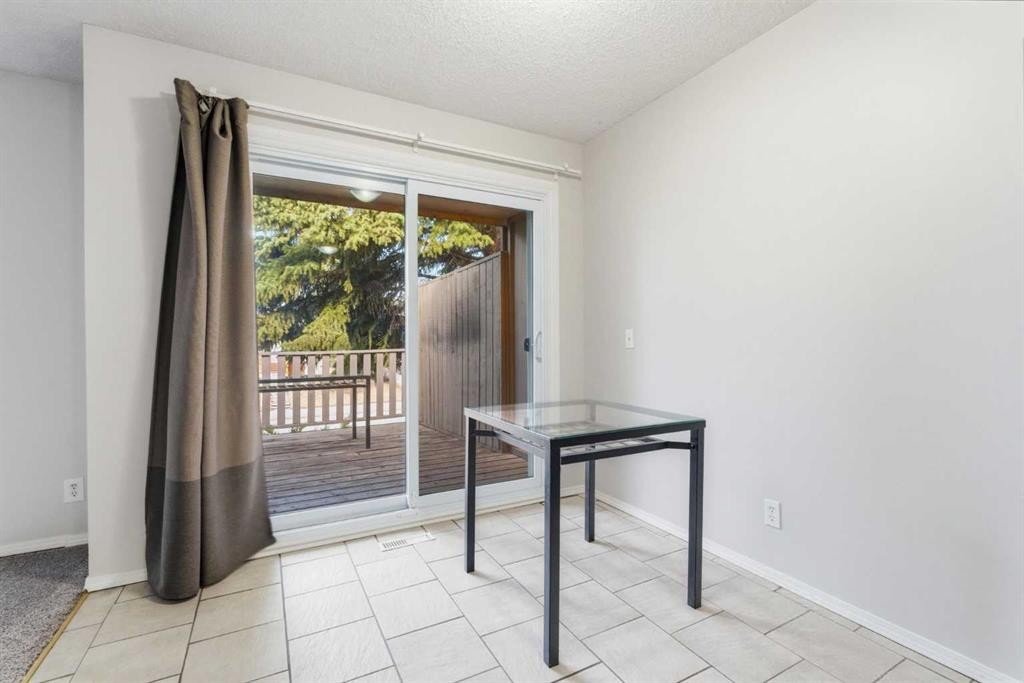 6137 Maddock Drive Ne, Calgary, AB - Indoor Photo Showing Other Room