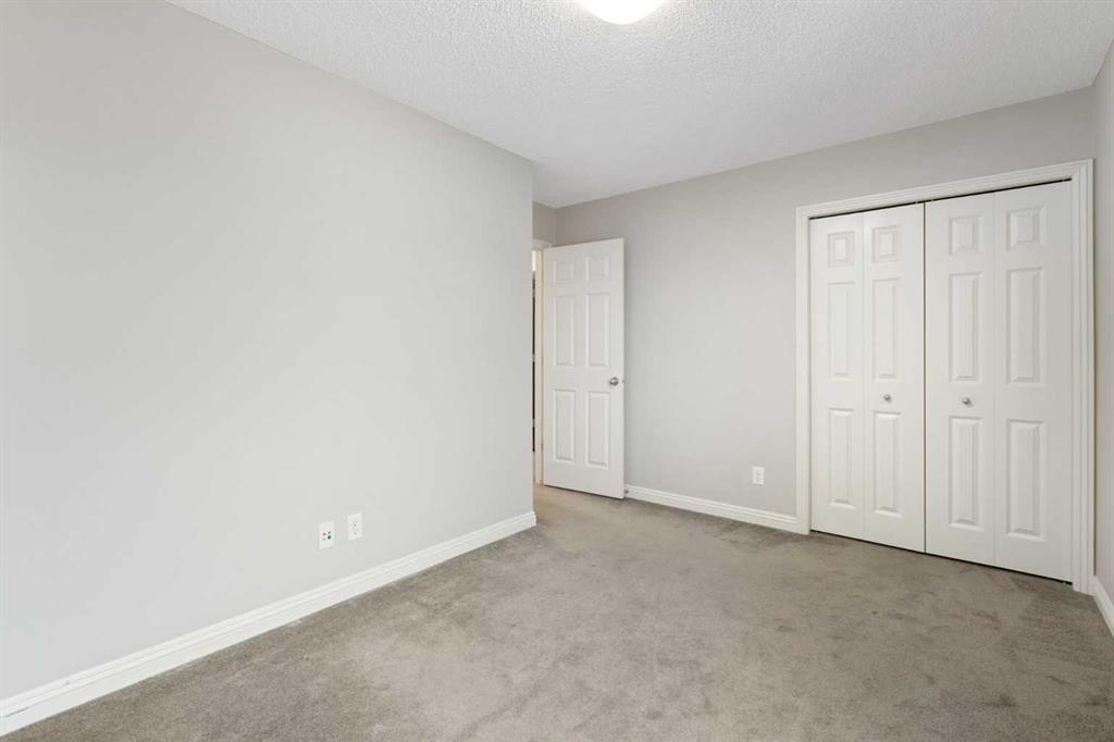 221 Prestwick Terrace Se, Calgary, AB - Indoor Photo Showing Other Room
