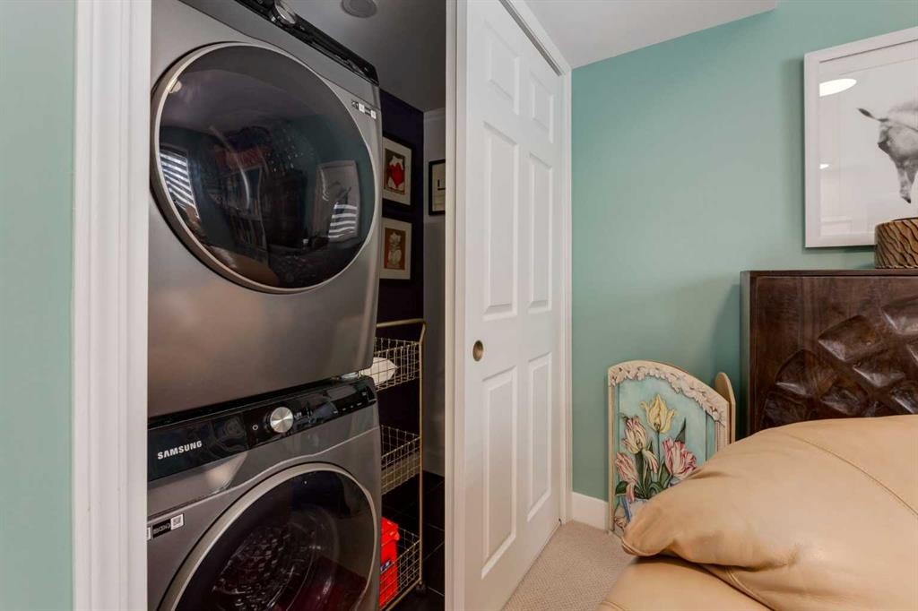 318 Hawkstone Manor Nw, Calgary, AB - Indoor Photo Showing Laundry Room