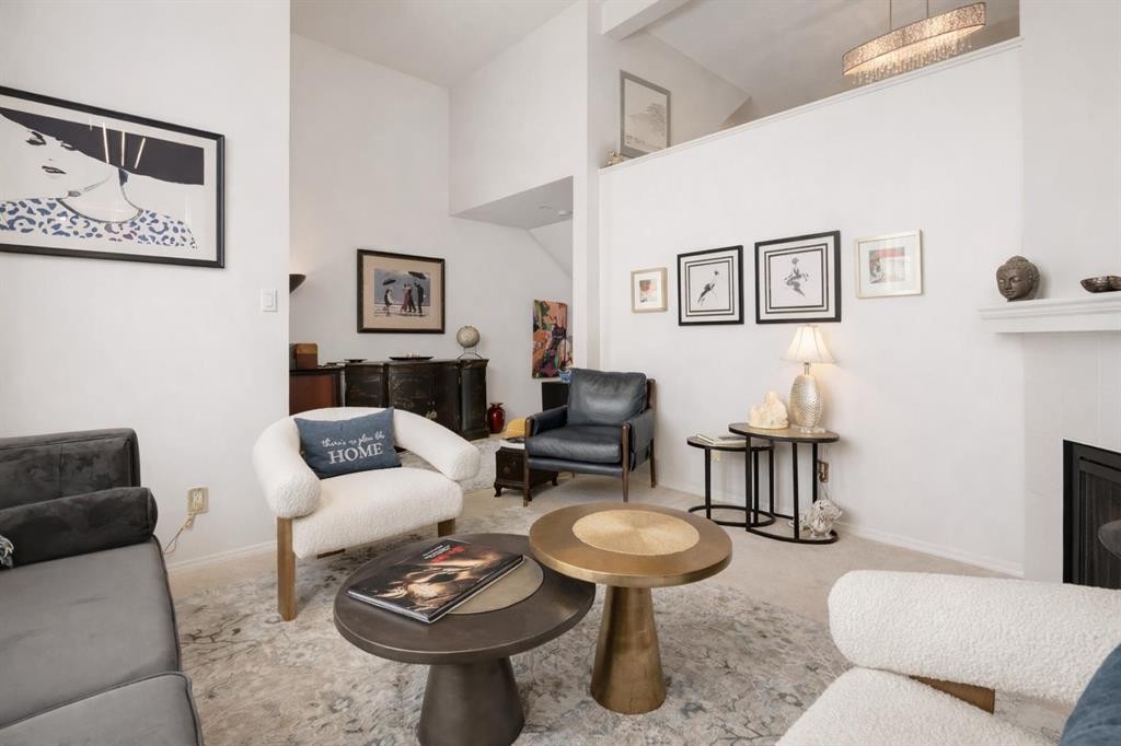 318 Hawkstone Manor Nw, Calgary, AB - Indoor Photo Showing Living Room