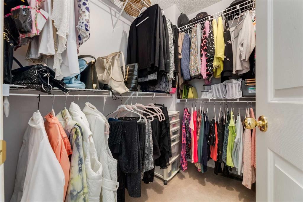 318 Hawkstone Manor Nw, Calgary, AB - Indoor With Storage