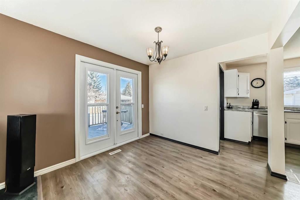 148 Huntridge Road Ne, Calgary, AB - Indoor Photo Showing Other Room
