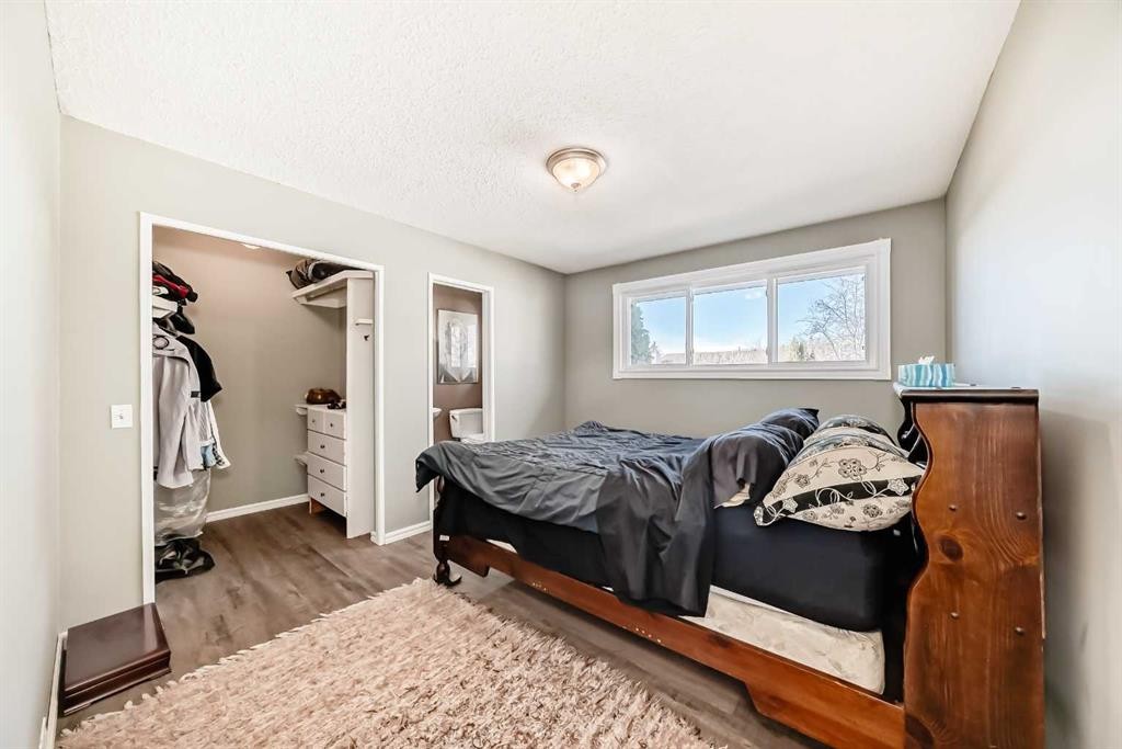 148 Huntridge Road Ne, Calgary, AB - Indoor Photo Showing Bedroom