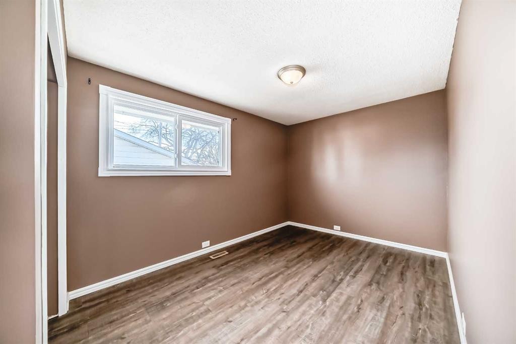 148 Huntridge Road Ne, Calgary, AB - Indoor Photo Showing Other Room