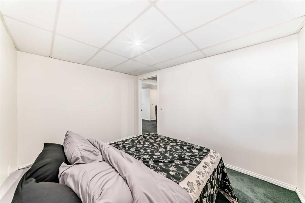 148 Huntridge Road Ne, Calgary, AB - Indoor Photo Showing Bedroom