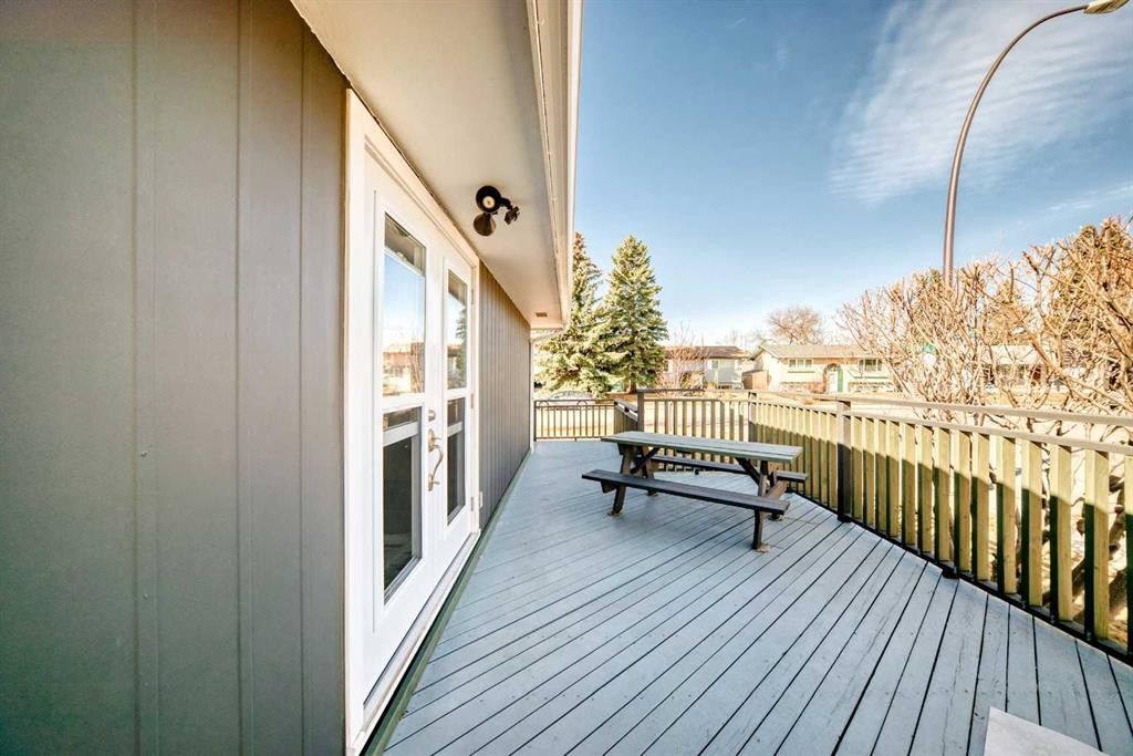 148 Huntridge Road Ne, Calgary, AB - With Exterior