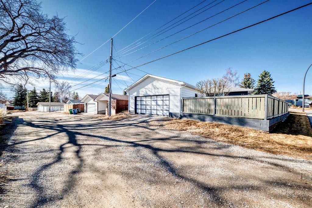 148 Huntridge Road Ne, Calgary, AB - Outdoor